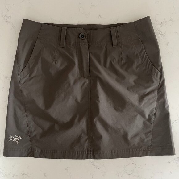 Arc'teryx Dresses & Skirts - ARC'TERYK Relaxed Fit Athletic Cotton Nylon Blend Mini Skirt Dk Olive Green Sz 6